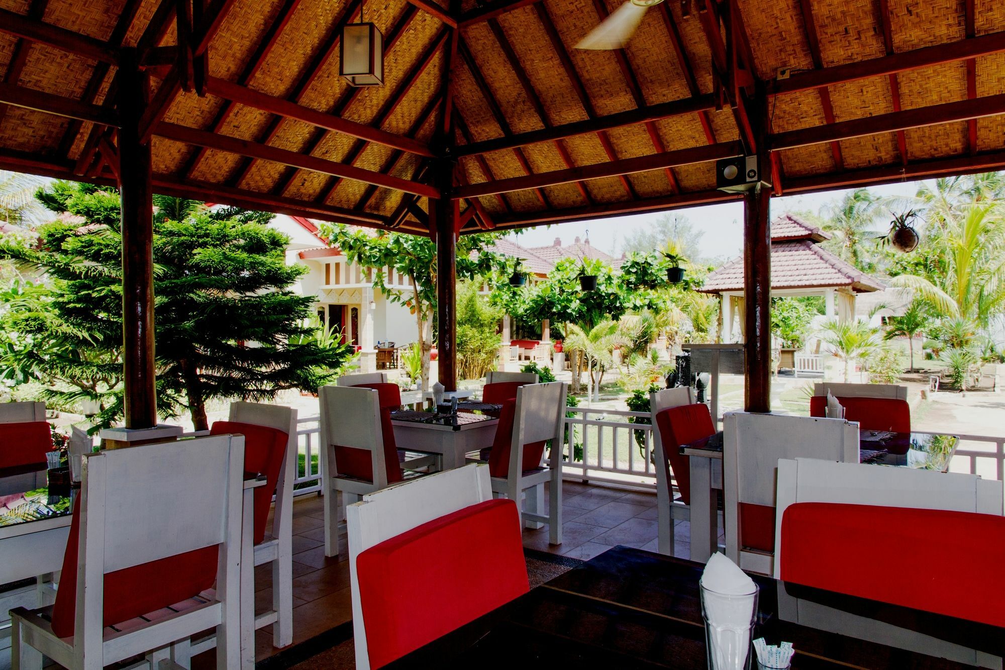 Tropical Hideaways Resort Gili Meno Exterior photo