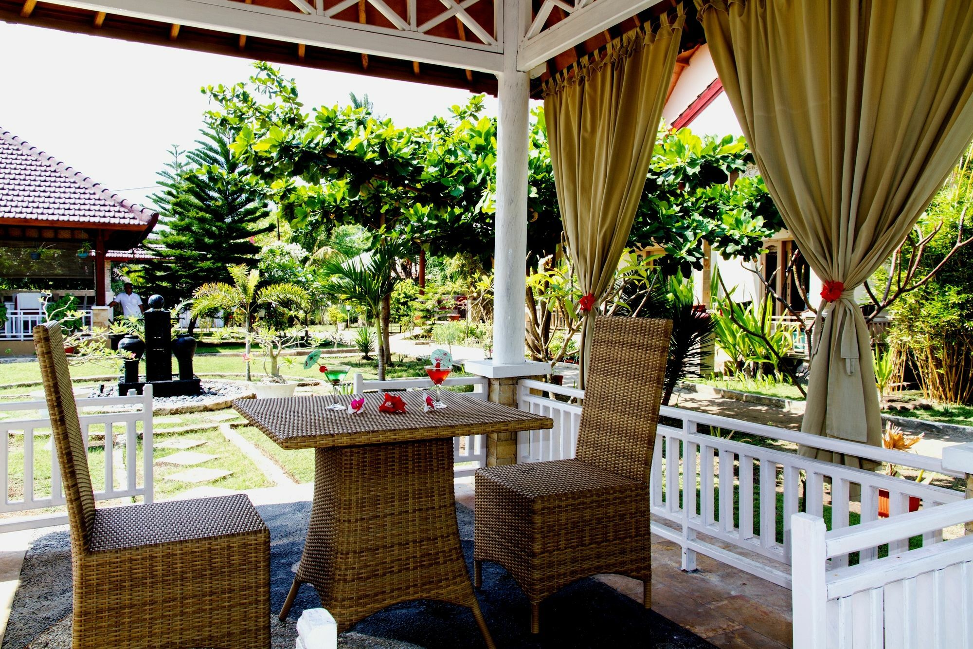 Tropical Hideaways Resort Gili Meno Exterior photo
