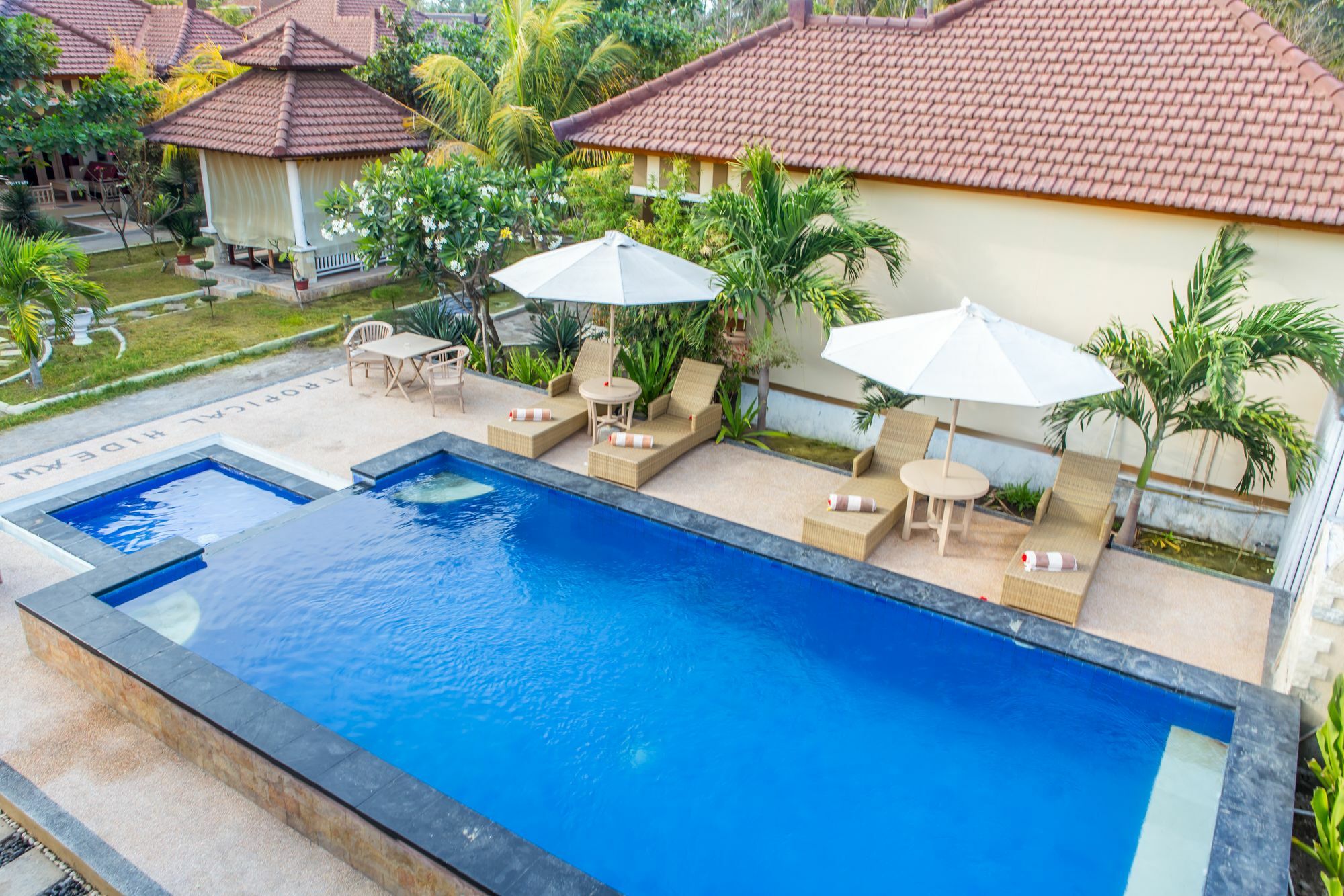 Tropical Hideaways Resort Gili Meno Exterior photo