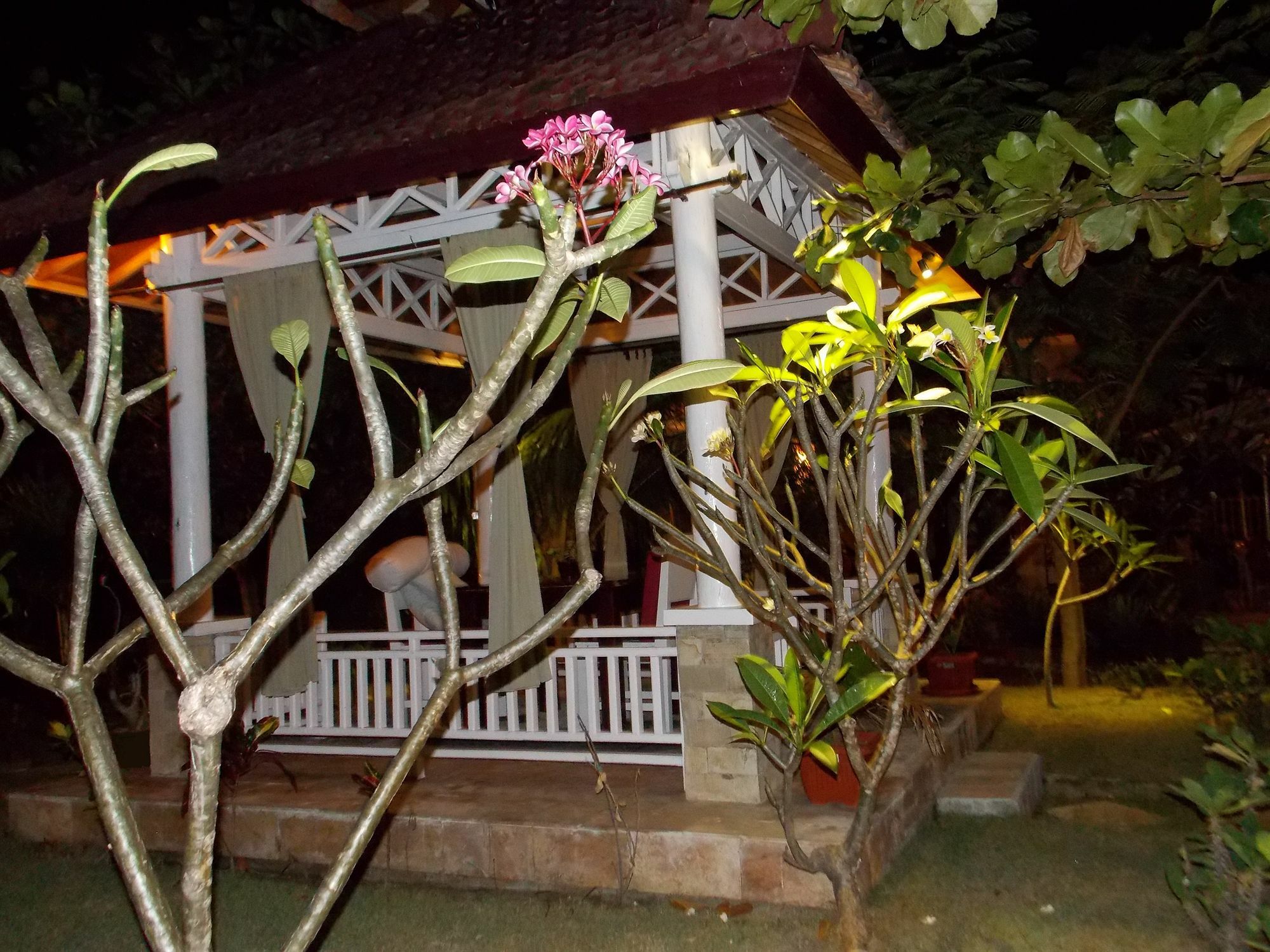 Tropical Hideaways Resort Gili Meno Exterior photo