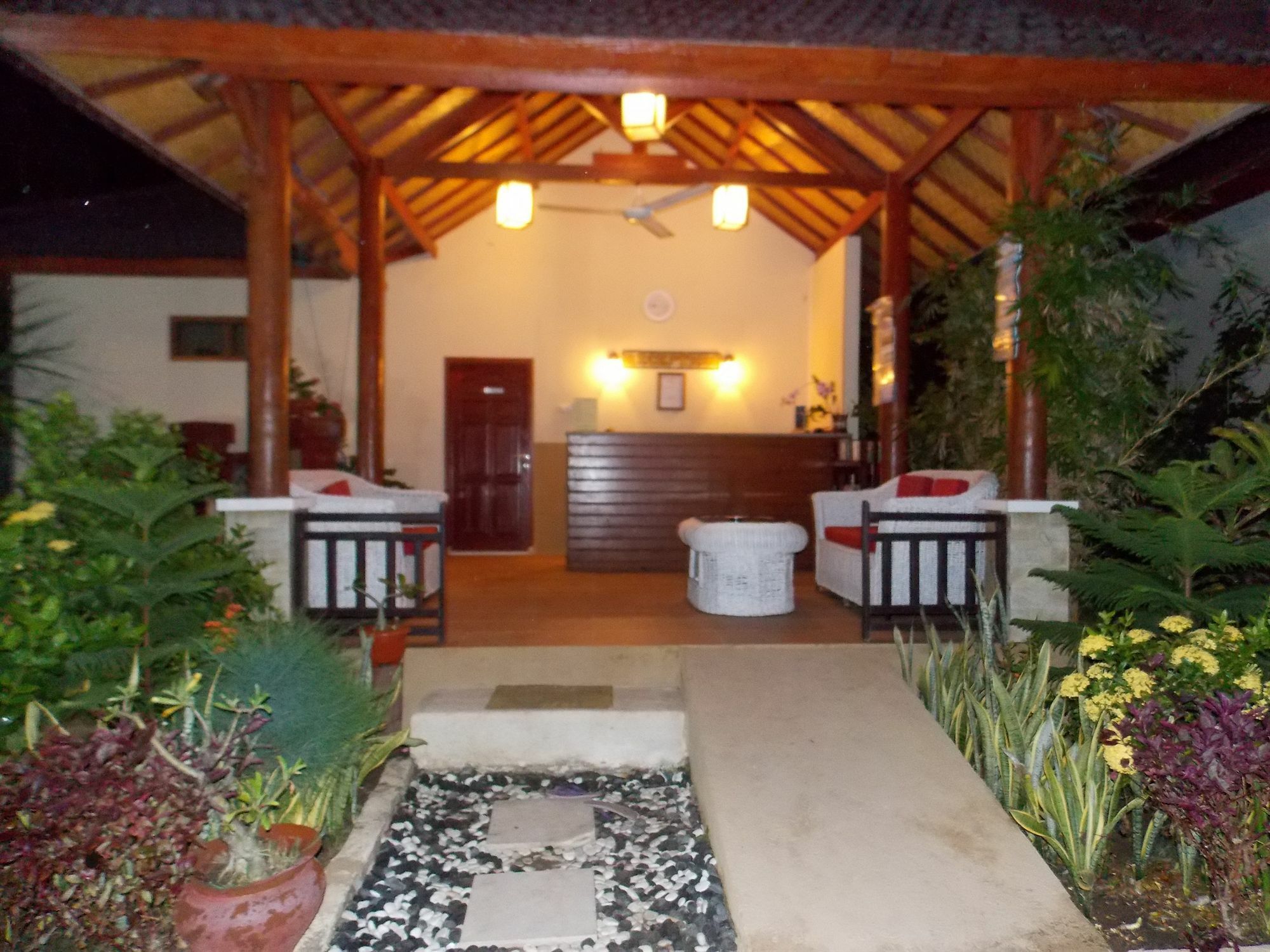 Tropical Hideaways Resort Gili Meno Exterior photo